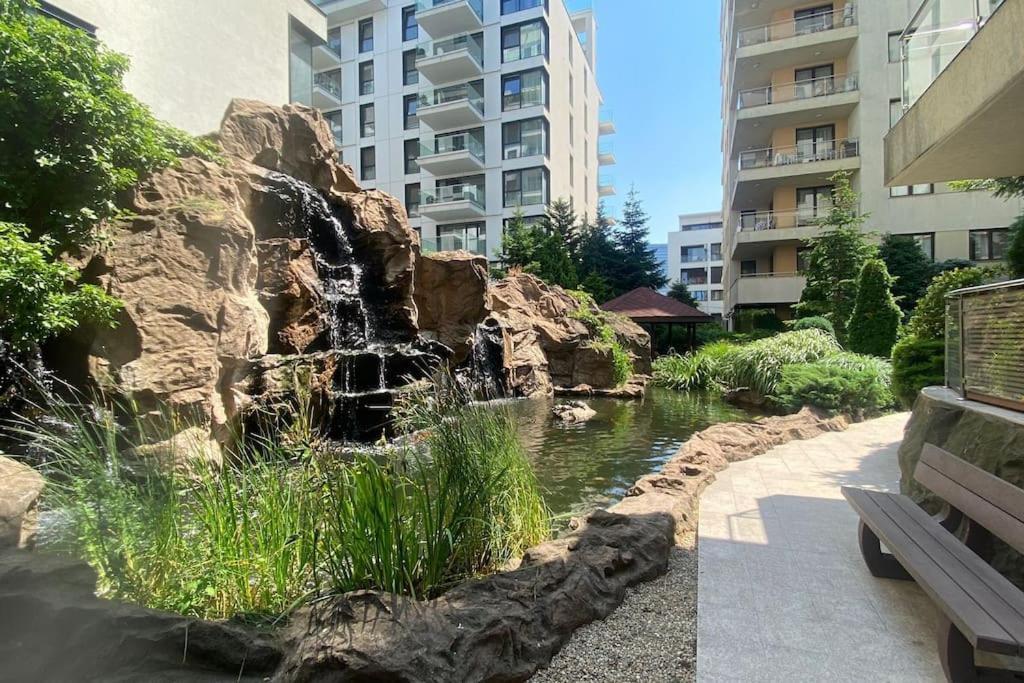 North Area Lake View Studio Bukarest Exteriör bild